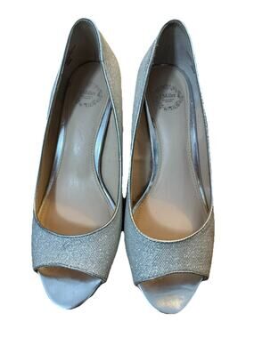 L. MILLER Women’s Silver Sparkly Peep Toe Slip On Kitten Pump Heels Size 7.5